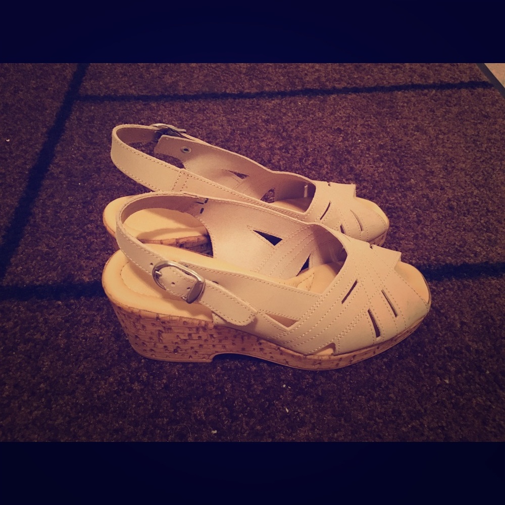 Comfy Naturalizer/Life Stride Sandals